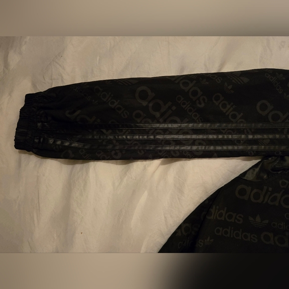 NWOT: Adidas Black Allover Logo Windbreaker Jacket - Size: Large; Black (w/Blue) - Picture 10 of 16